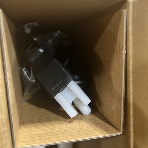 NEW open box-Lenovo IdeaPad 3 11 Chromebook Laptop, 11.6", 4GB RAM, 64GB storage - Picture 7 of 7